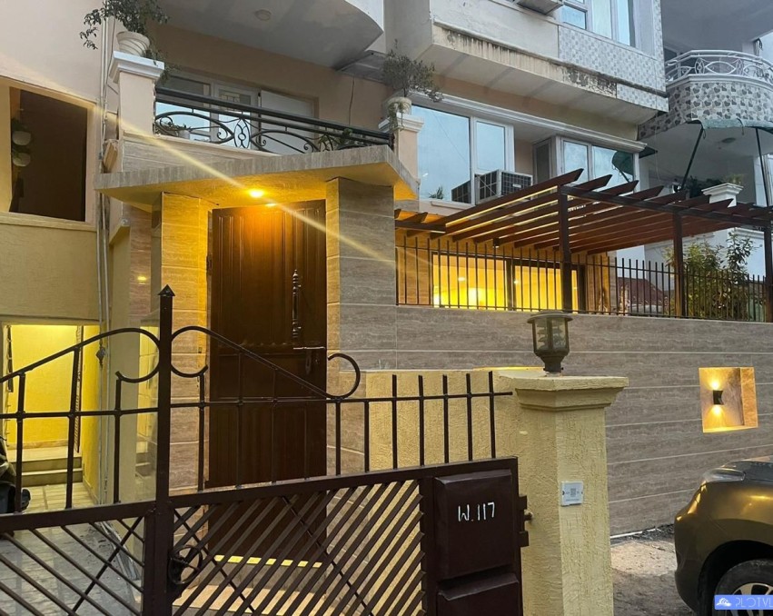 Spacious 2200 Sqft commercial unit (Unit 22B) in Bestech Business Tower, Sector 48