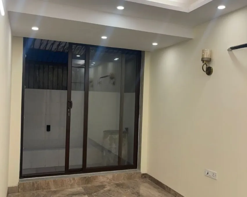 Retail Space (Double Height)  750 Sqft (Double Height)